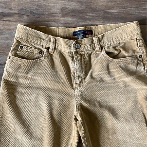 ✨ AE ✨ Corduroy pants - Picture 3 of 7